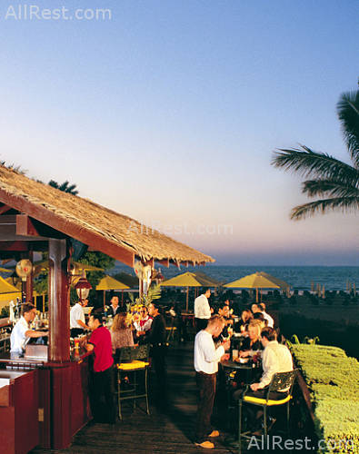 Oasis Beach Hotel 8